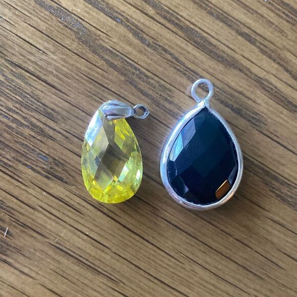 pendant Jewelry - Yellow and black stone pendant